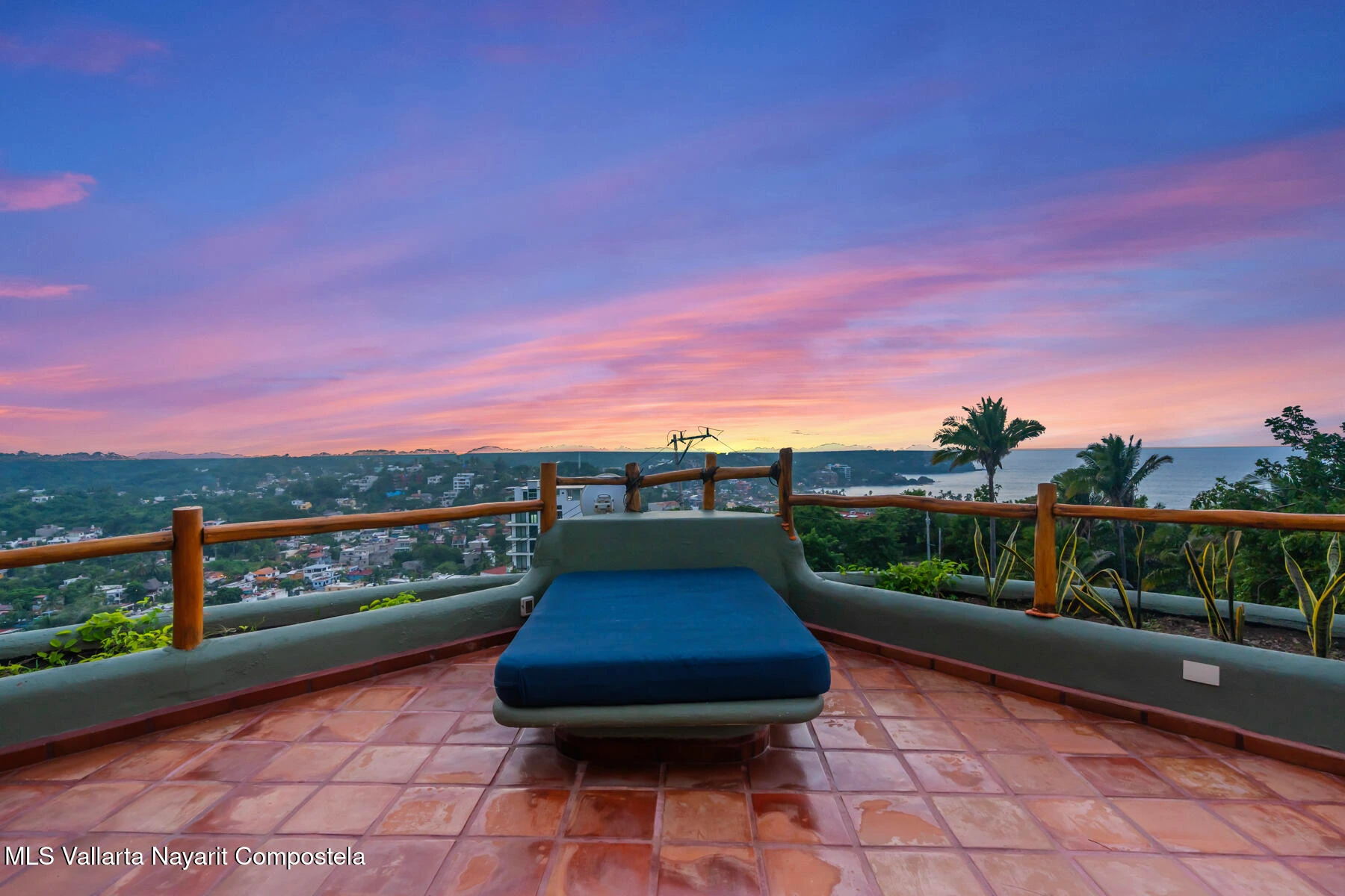 14 Calle Cielo, Casa Margarita del Cielo